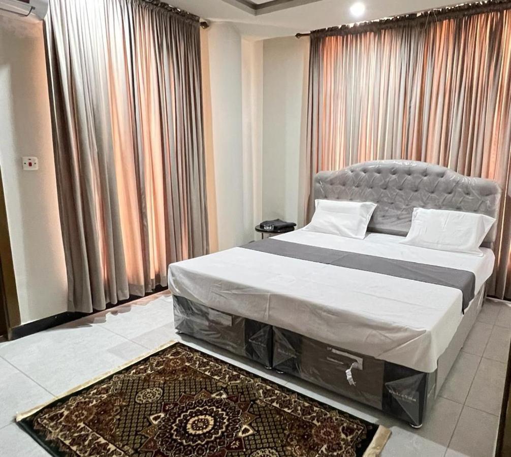 Northern Suites Bahria Town Равалпинди Екстериор снимка
