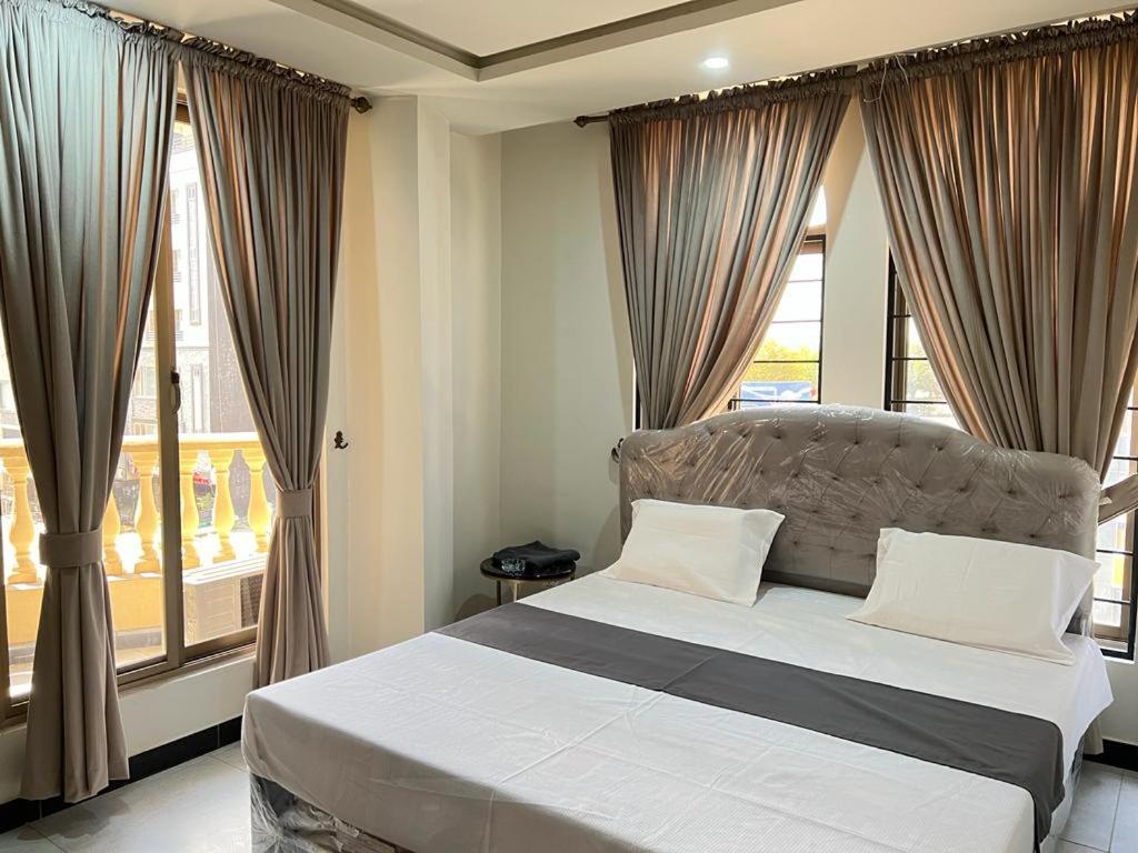 Northern Suites Bahria Town Равалпинди Екстериор снимка